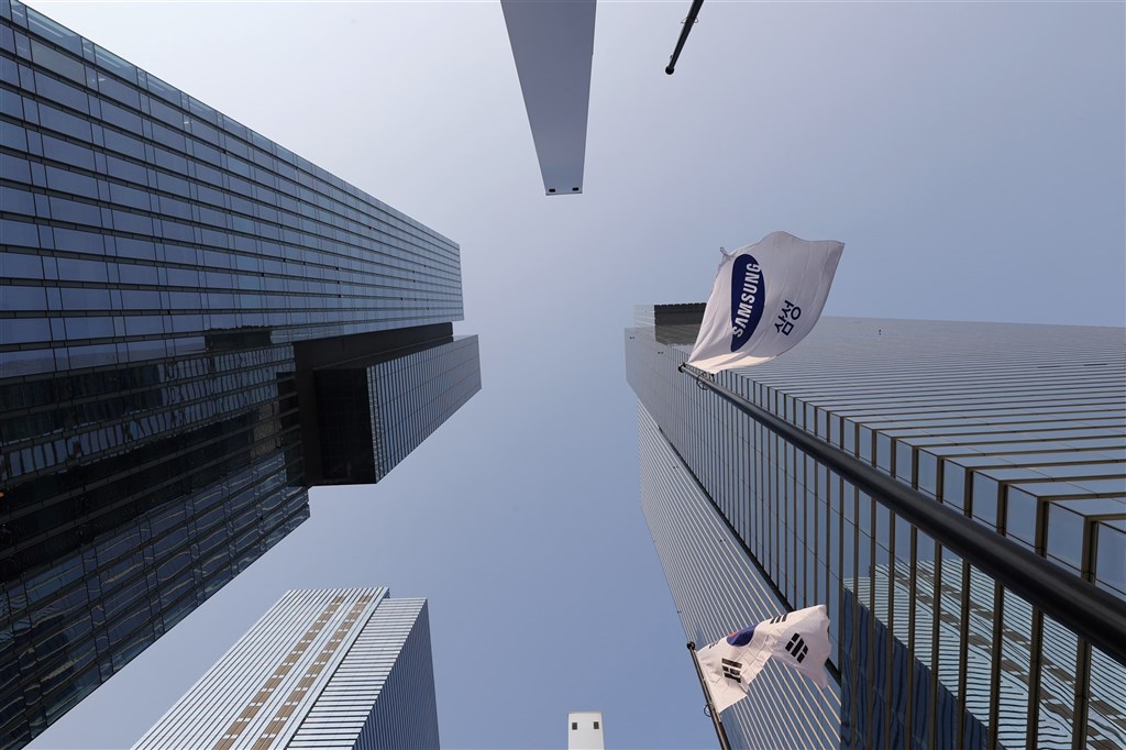 The US Grants $6.75 Billion in Chip Subsidies to Samsung, Texas Instruments, and Amkor